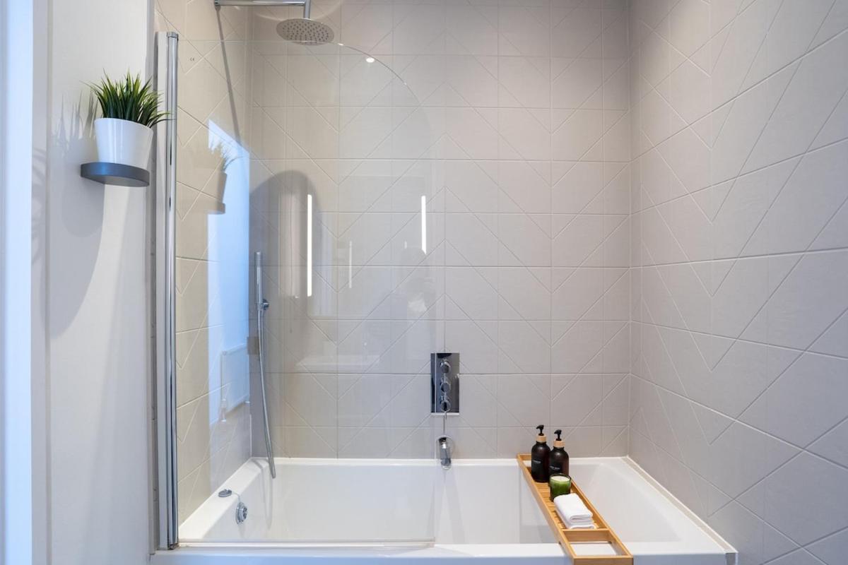 Excel - 2 Bedroom - Sleep 4 *