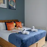 Excel London - 2 Bedroom Apartment - Sleep 4