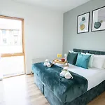 Excel London - 2 Bedroom Apartment - Sleep 4
